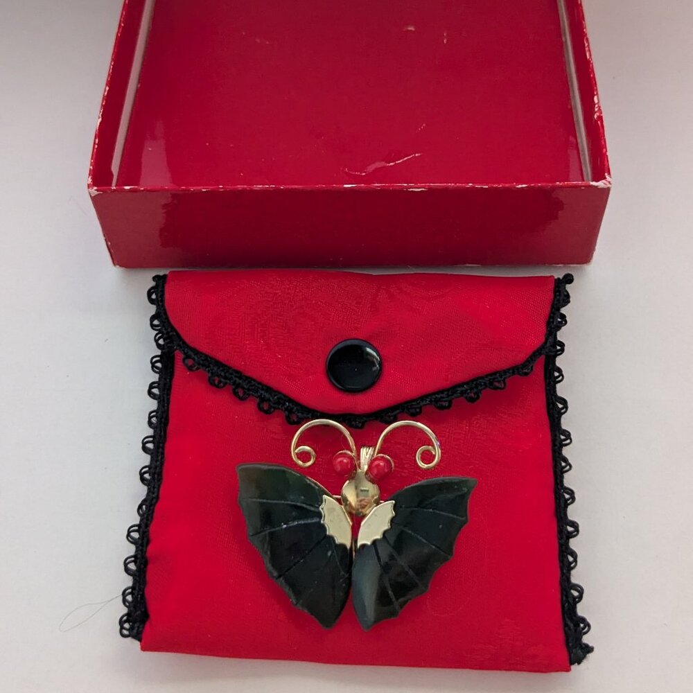 Vtg. JADE DYNASTY COLLECTION Genuine Jade & Coral Gold Tone Butterfly Brooch Pin